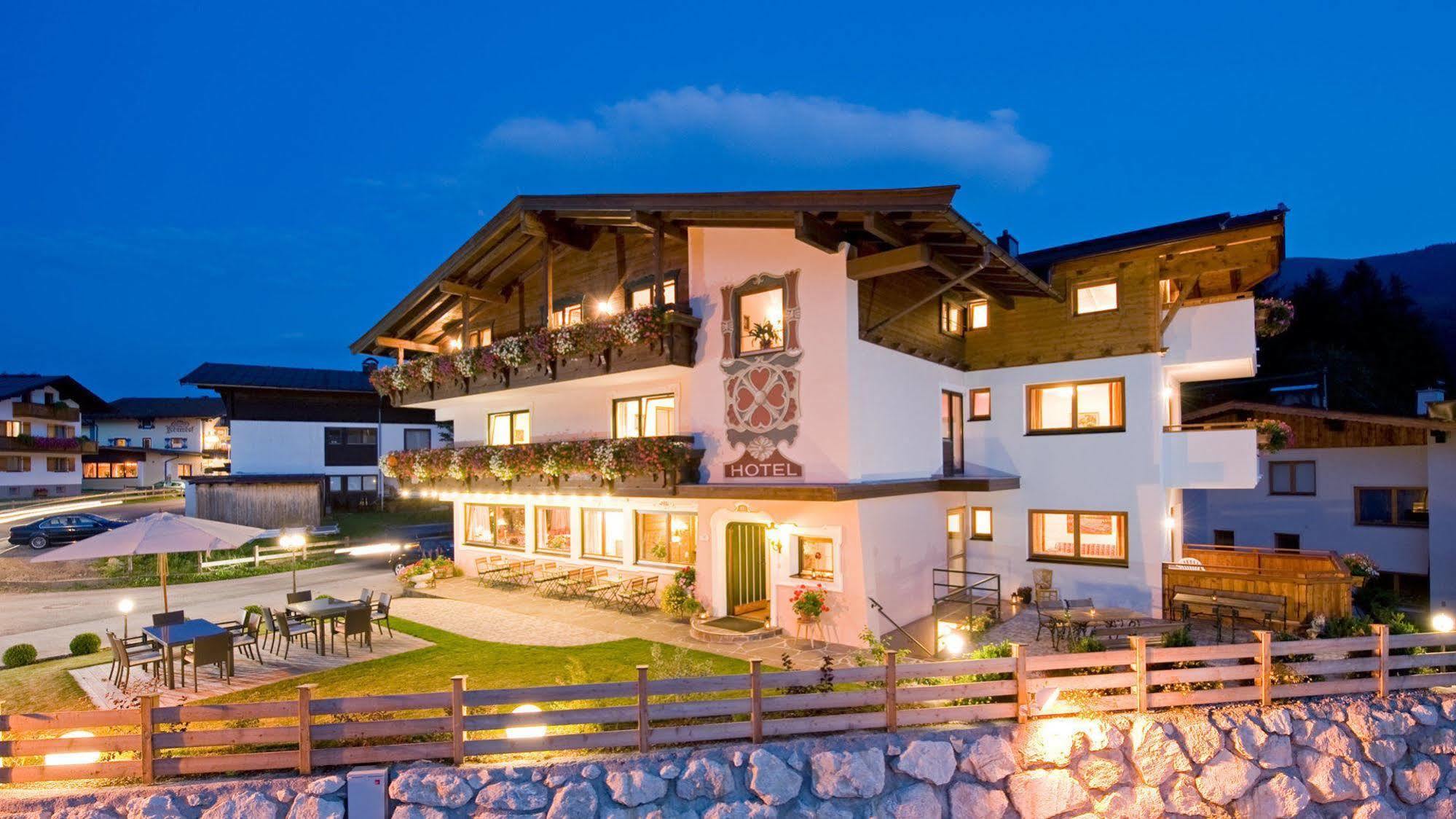 Landhotel Foehrenhof Ellmau Exteriör bild